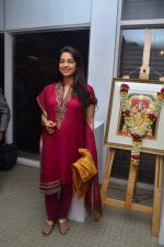 Juhi Chawla at Bharat Tripathi_s art exhibition in Musuem Art Gallery on 14th Nov 2011 (32).JPG
